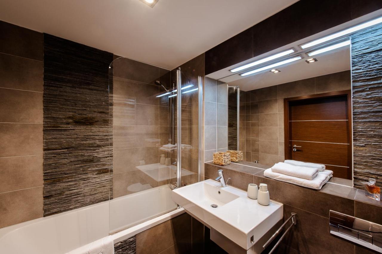 Spacious Apartment Close To Main Station / Galeria Krakowska Buitenkant foto